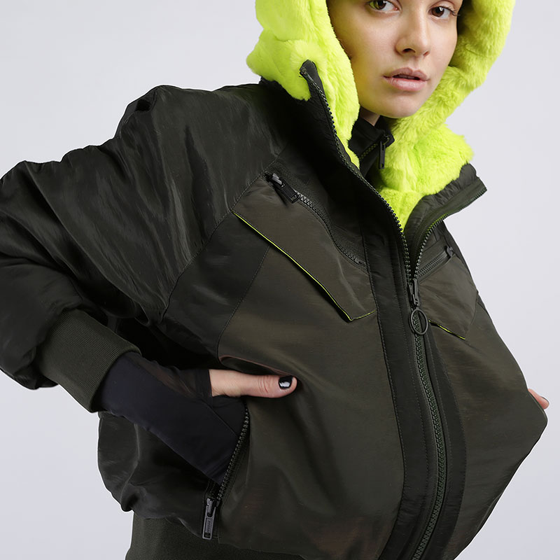 женская зеленая куртка Jordan Reversible Bomber Jacket CQ6657-325 - цена, описание, фото 3
